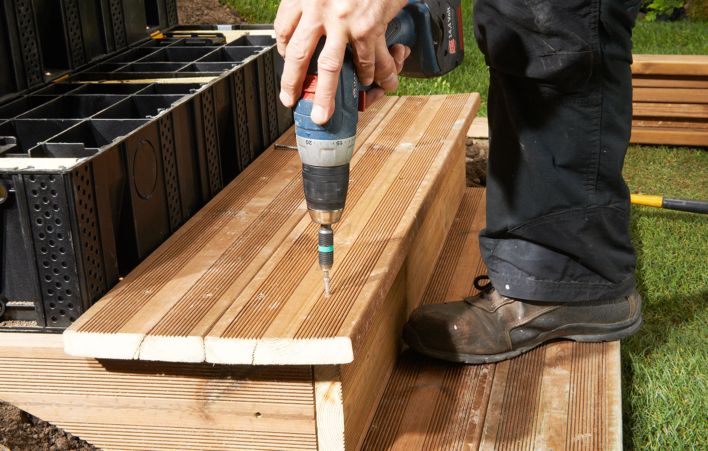 Modultreppe wird mit Holz verkleidet